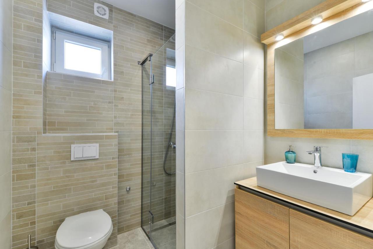 Mirakul Apartment Vir