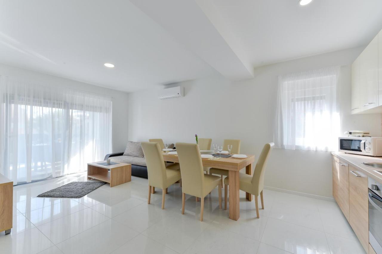 Mirakul Apartment *